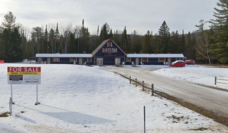 Four Seasons Motor Lodge - 2018 Photo (newer photo)